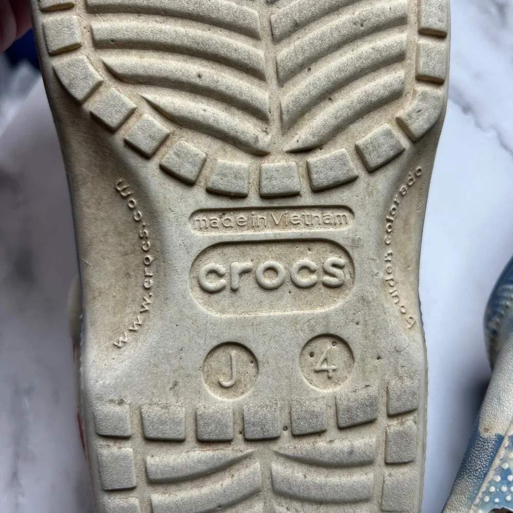 Crocs Classic Clog Kids Junior 4 Blue White Cloud Print Rainbow Strap Shoes J4